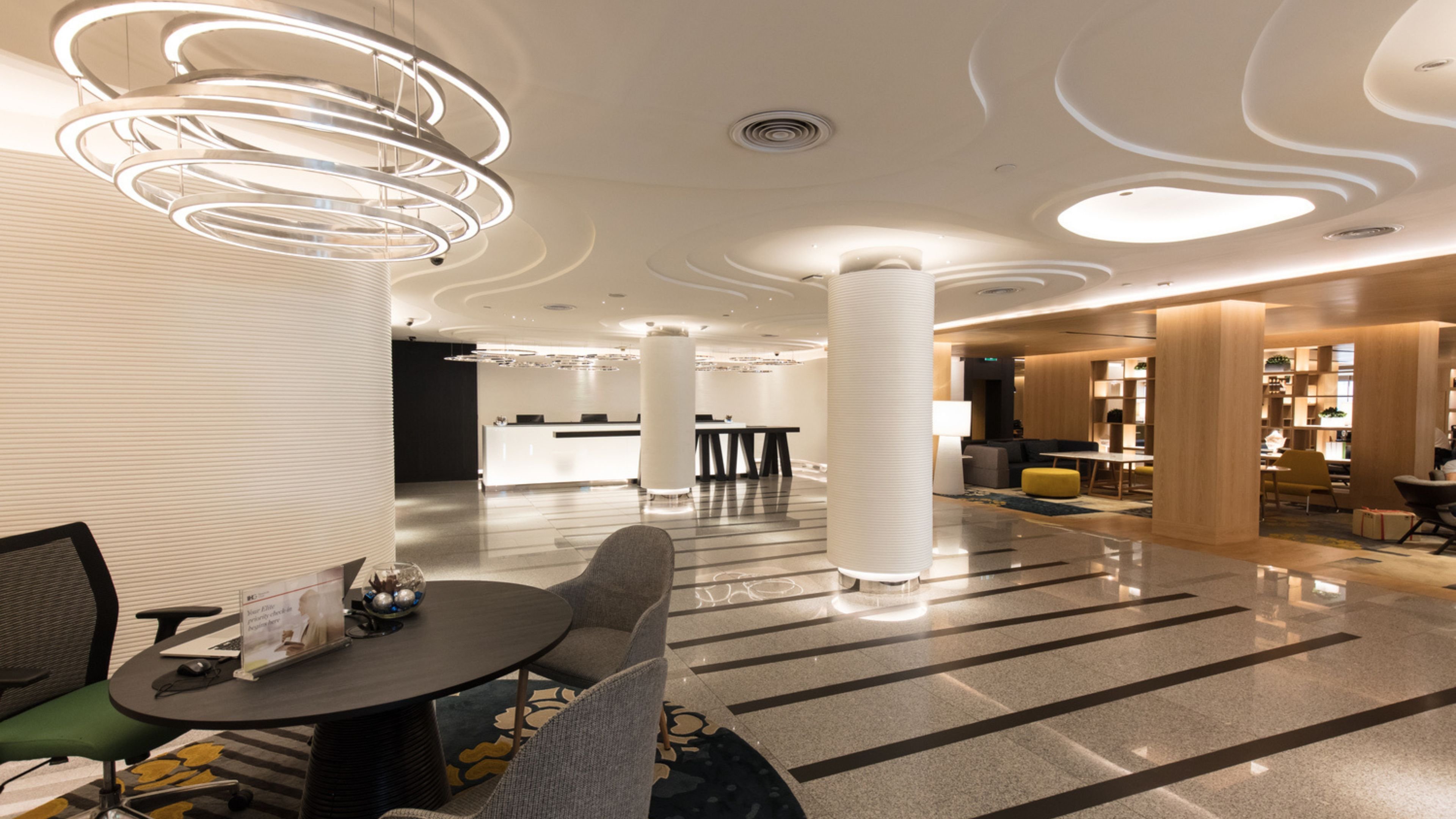 Holiday Inn Bangkok Hotel 68/76