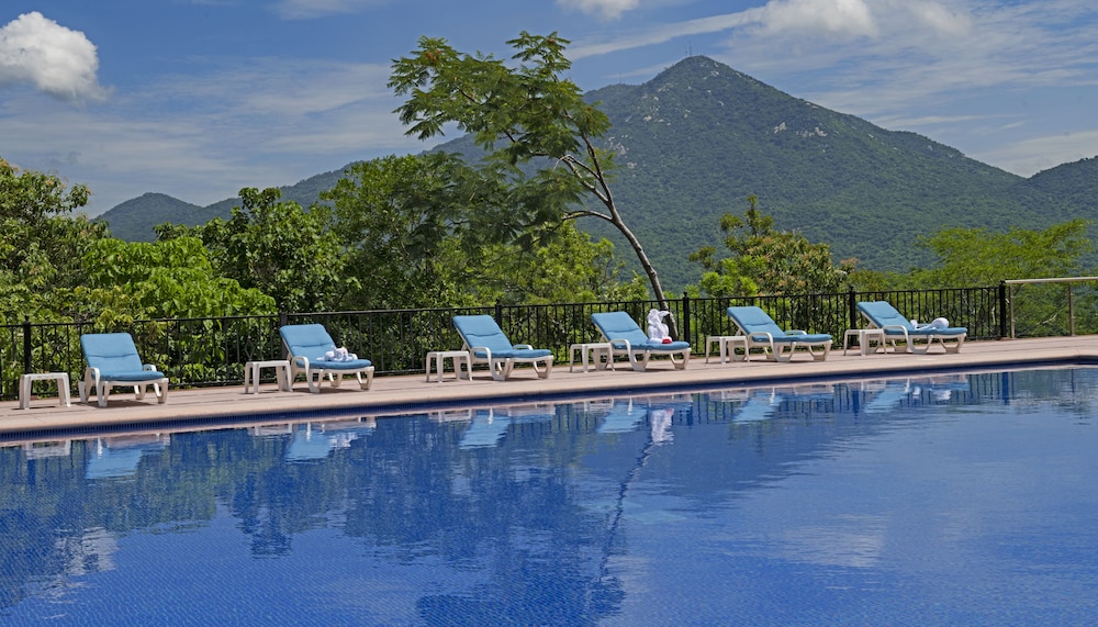 El Corazon Resort 43/48