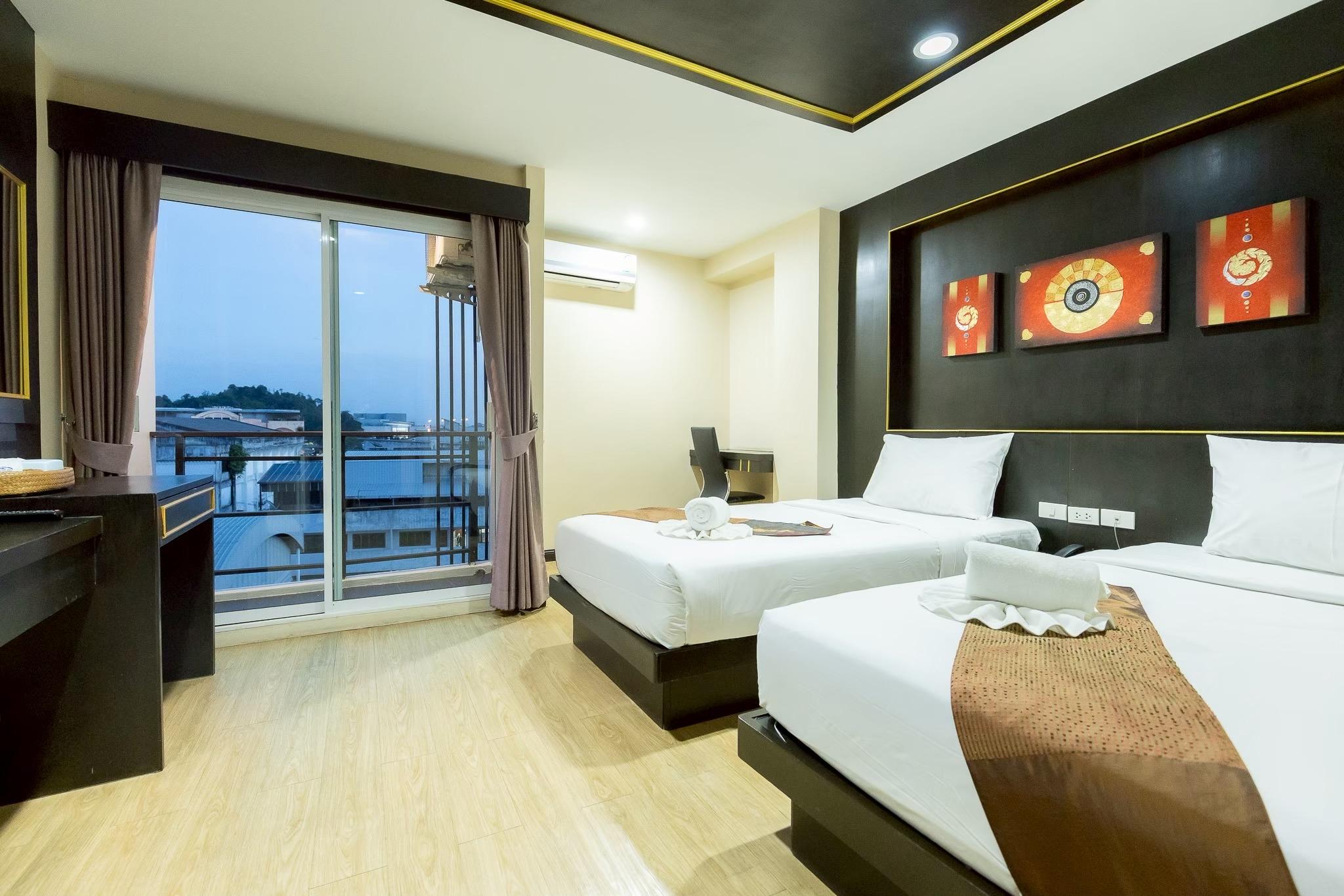 DELUXE, TWIN BEDS