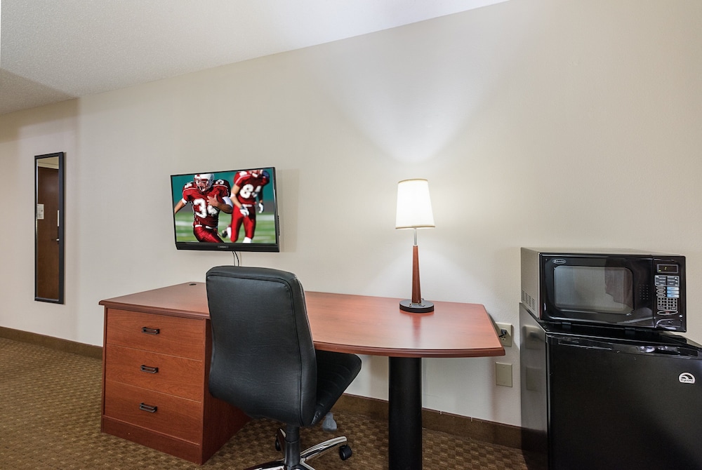 Red Roof Inn Etowah 37/49