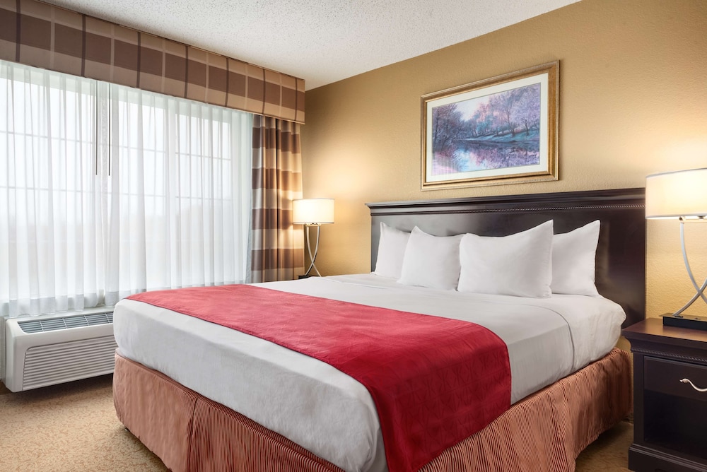 Country Inn Suites By Radisson West Bend Wi 21/58