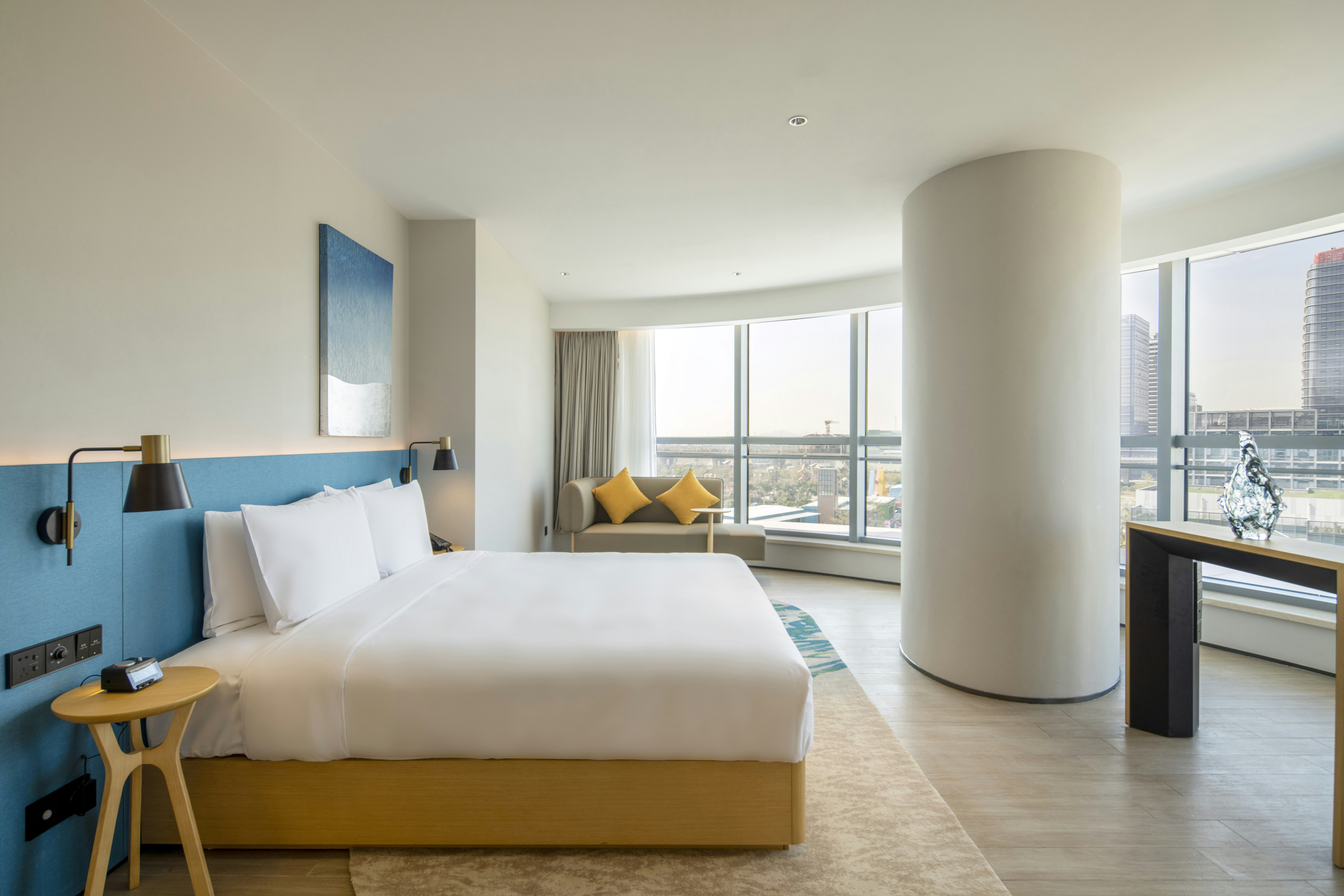 DELUXE, SUITE, KING BED