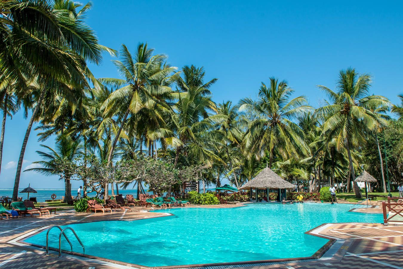 Serena Beach Hotel and Spa 39/41