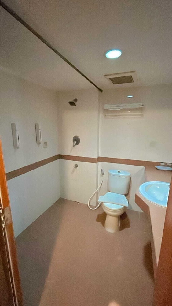 Riyadi Palace Hotel 37/61