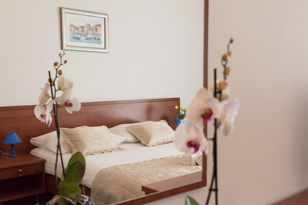 Hotel Krilo 27/71