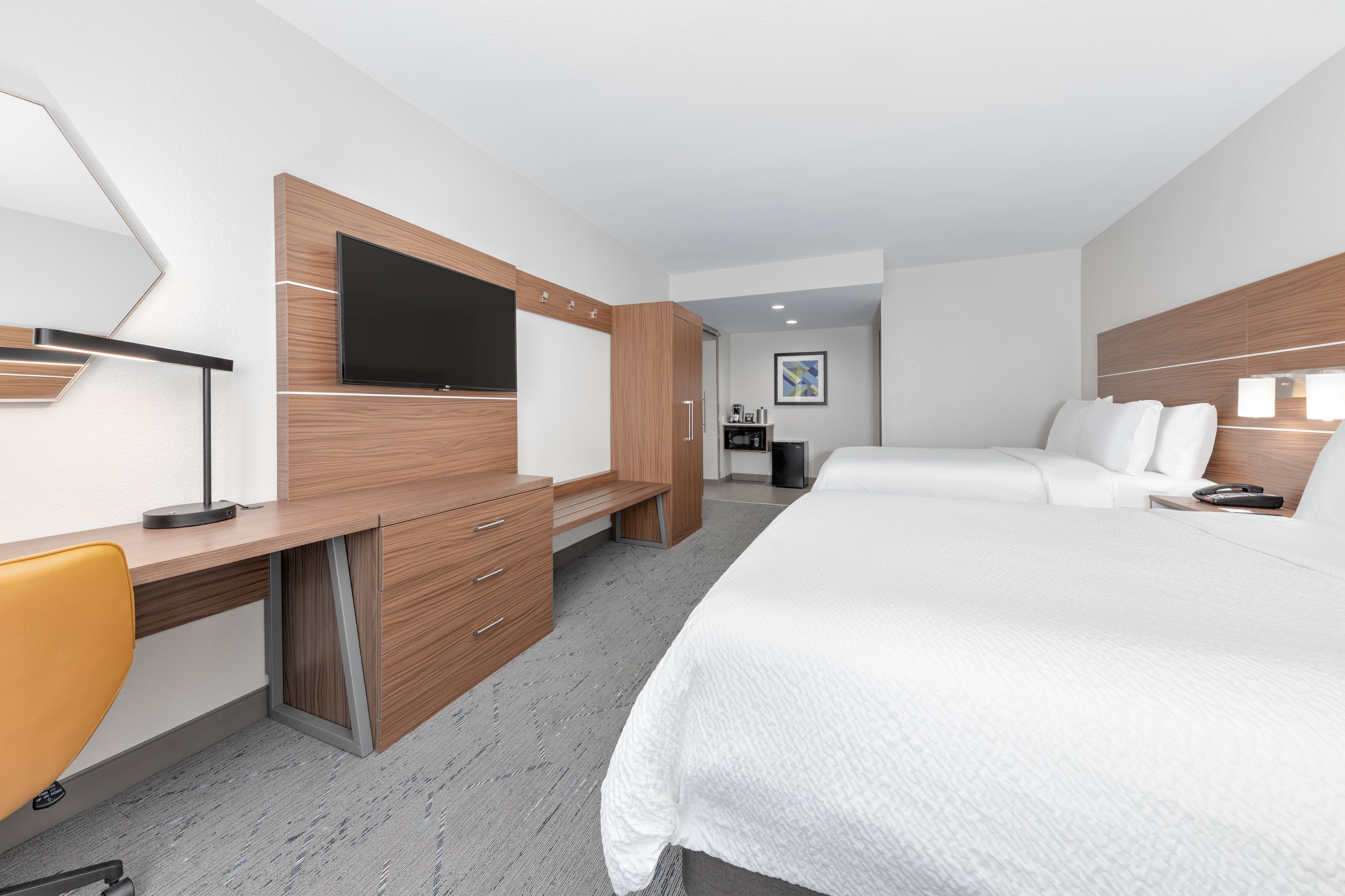 HOLIDAY INN EXPRESS & SUITES MOORE 32/75