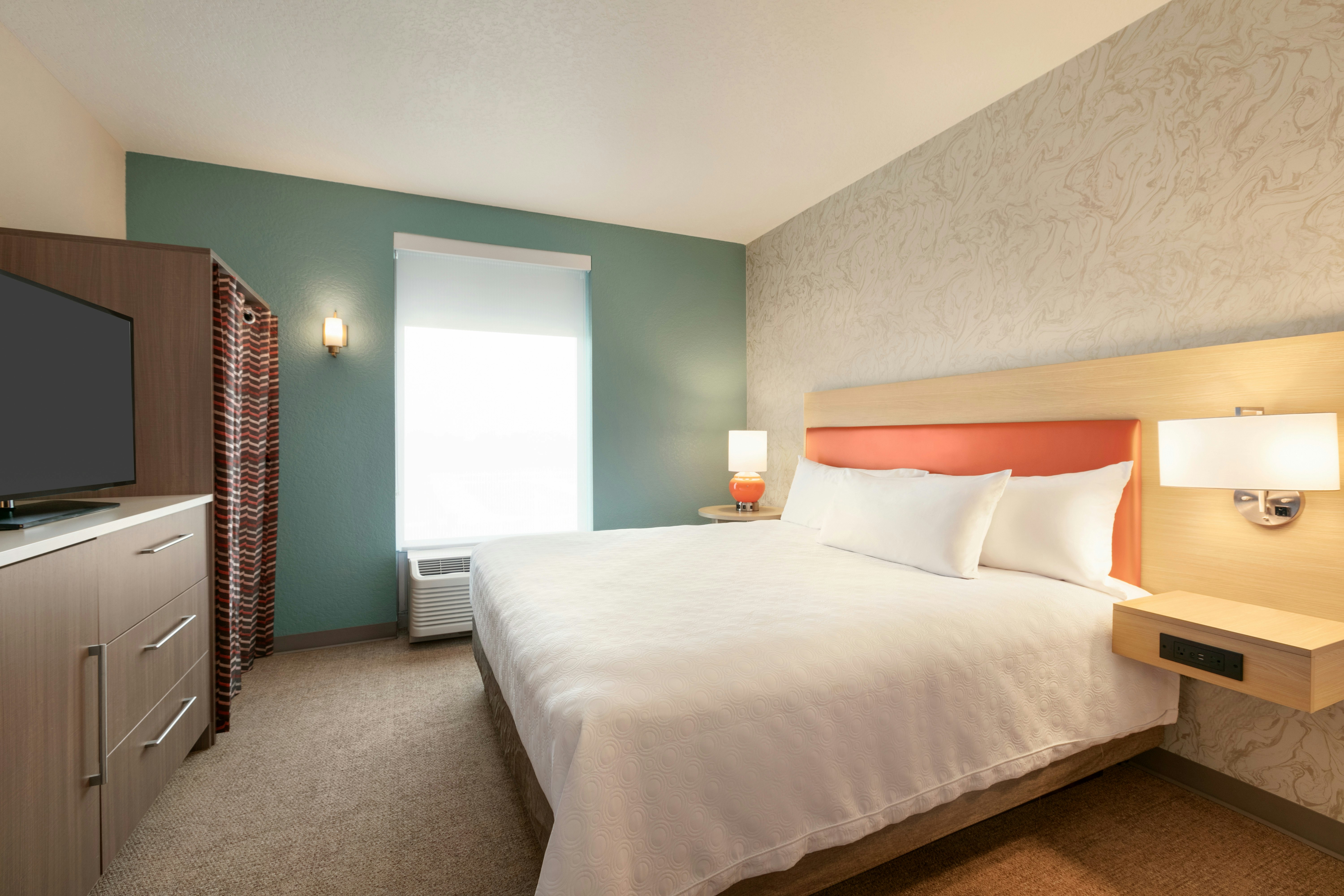SUITE, KING BED, ACCESSIBLE