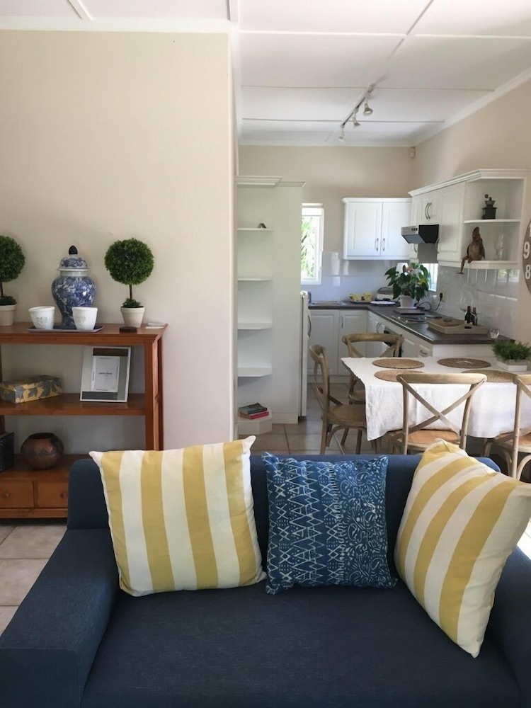 No. 10 Caledon Street Guest House 48/76