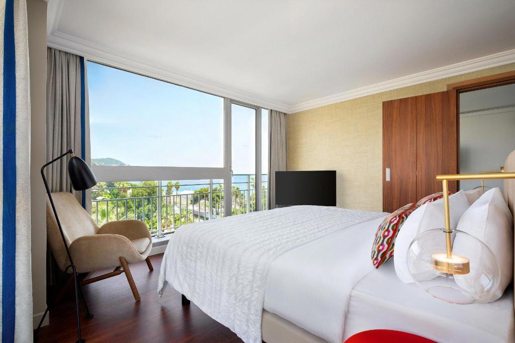 1 Bedroom, Mediterranean, Suite, King Bed, Garden View, Sofa, Balcony