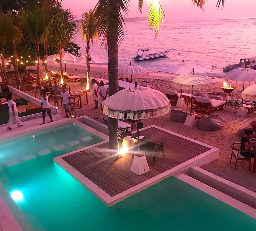 Ohana's Boutique Resort And Beach Lounge 24/50
