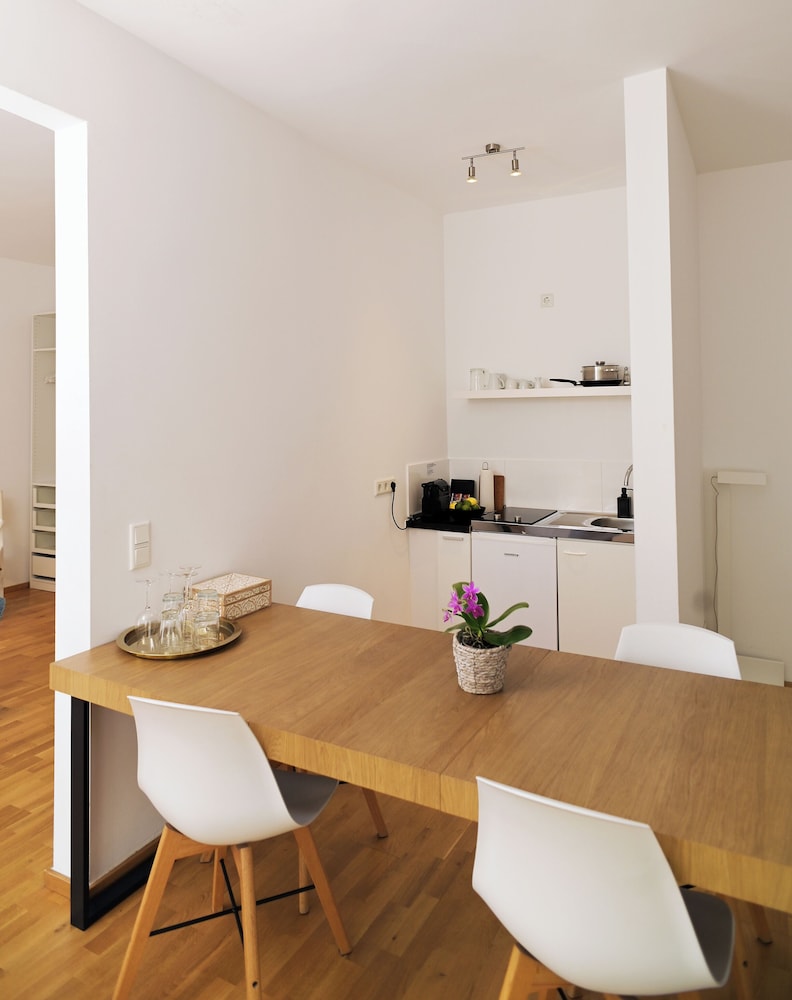 Graf-Adolf Apartments 61/69
