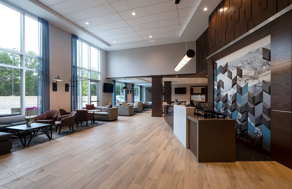 Hyatt Place Austin / Lake Travis / Four Points 46/55