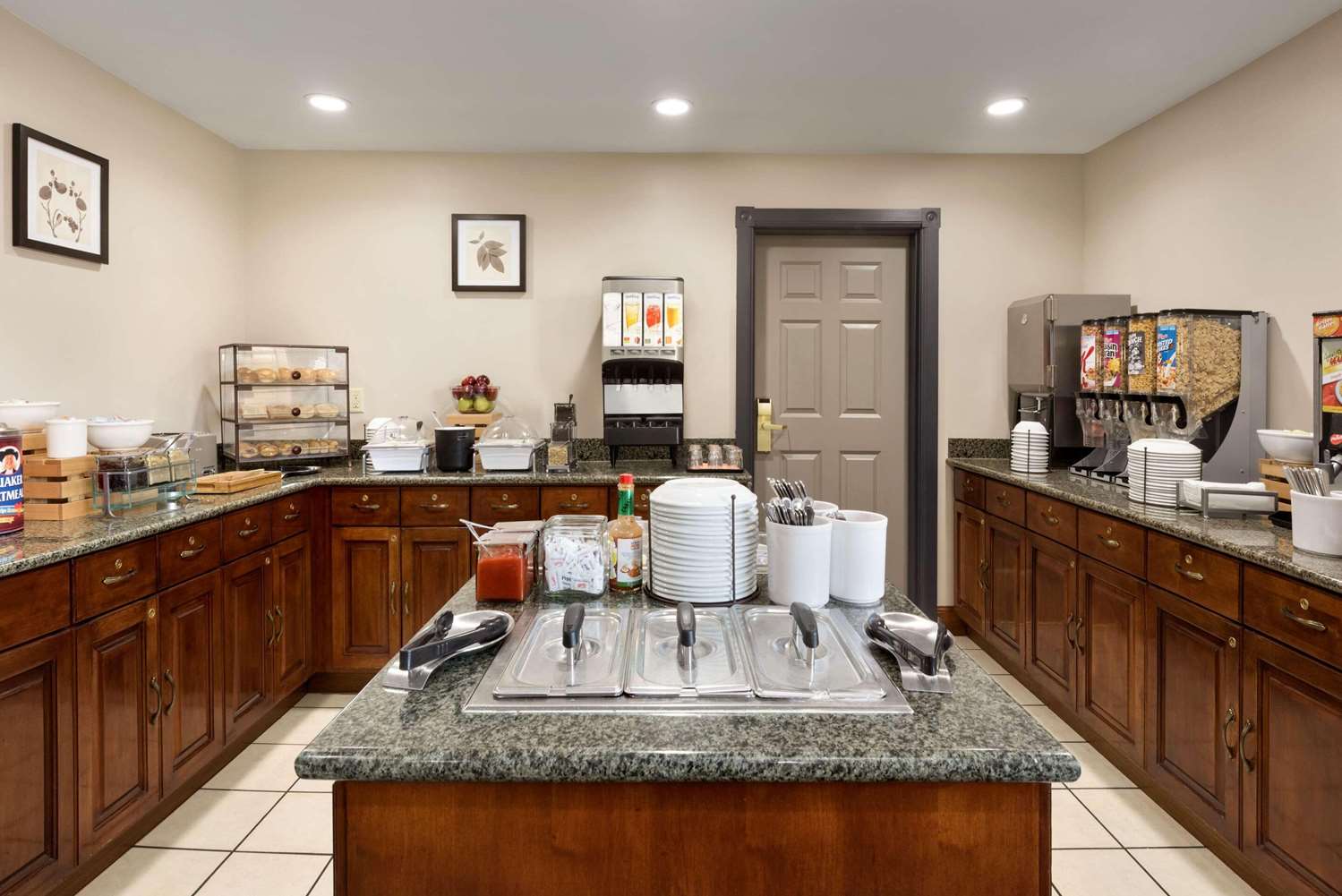 Country Inn & Suites By Radisson, Appleton North, WI 30/35