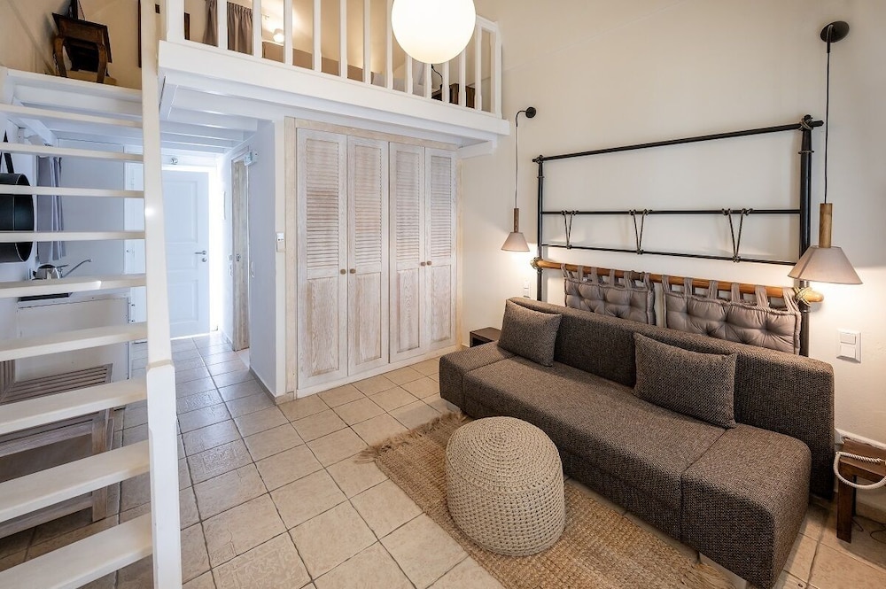 Smy Santorini Suites & Villas 45/76