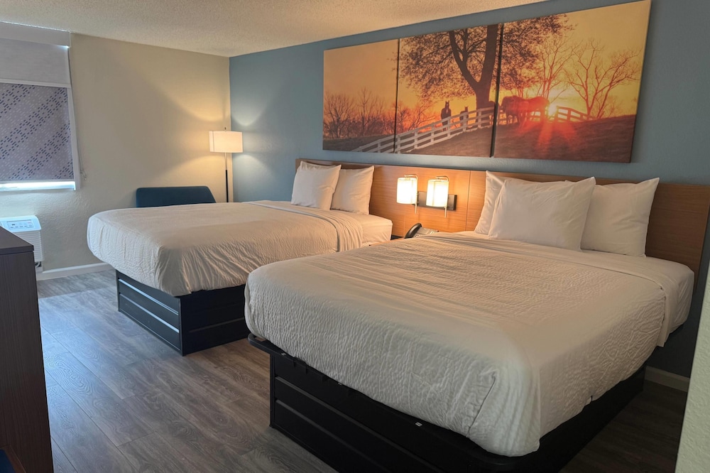 Days Inn & Suites by Wyndham Festus 21/60