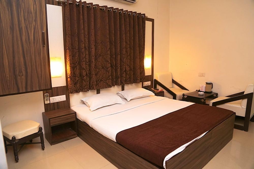 Oyo 2351 Hotel Golden Plaza 6/24