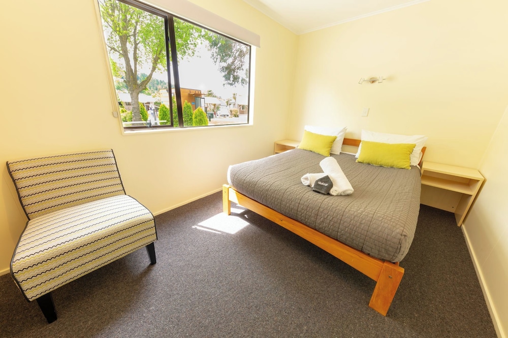 2 BEDROOMS, MOTEL