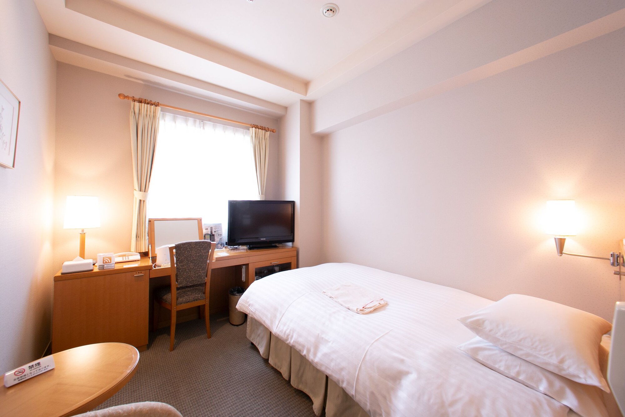 ROOM, SINGLE