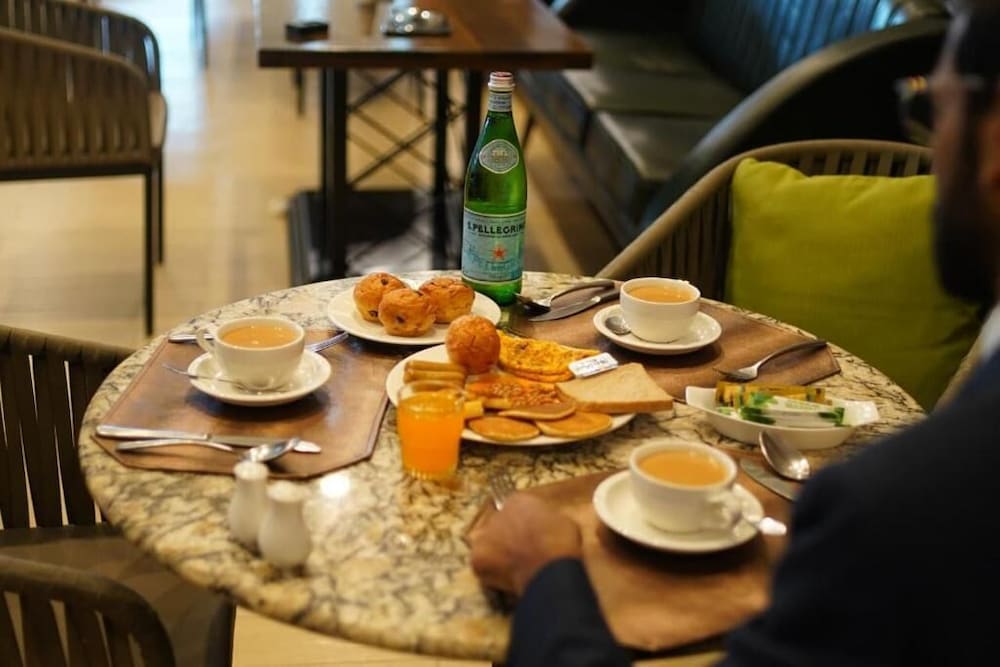 Centaurus Hotel Suites 28/42