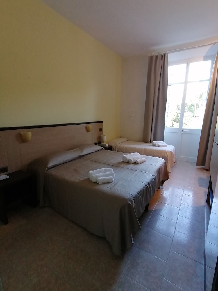 ROOM, TRIPLE, PARK VIEW, BALCONY