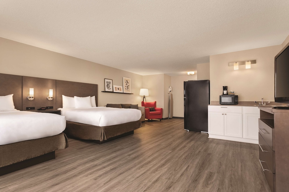 Country Inn & Suites by Radisson, Buffalo, MN 18/37