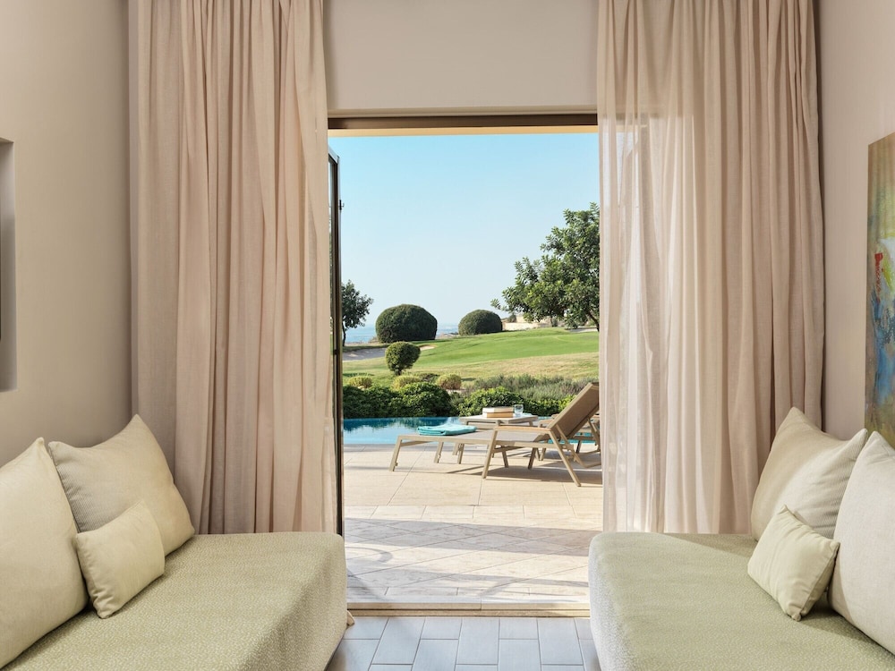 Aphrodite Hills Hotel 11/47