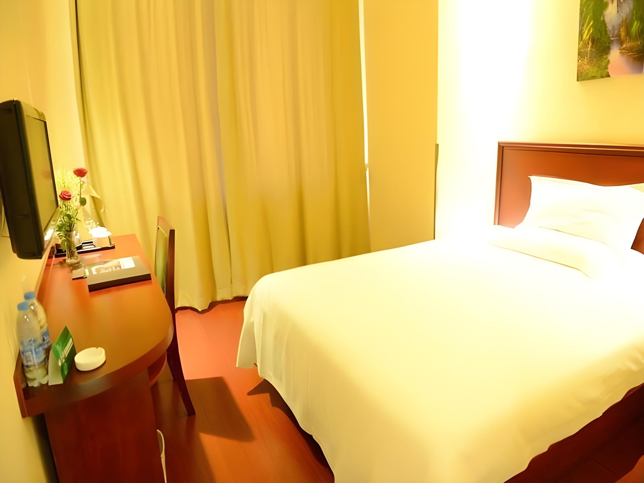 DELUXE, QUEEN BED