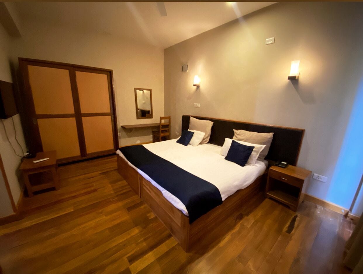1 BEDROOM, PREMIER, SUITE, HILL VIEW