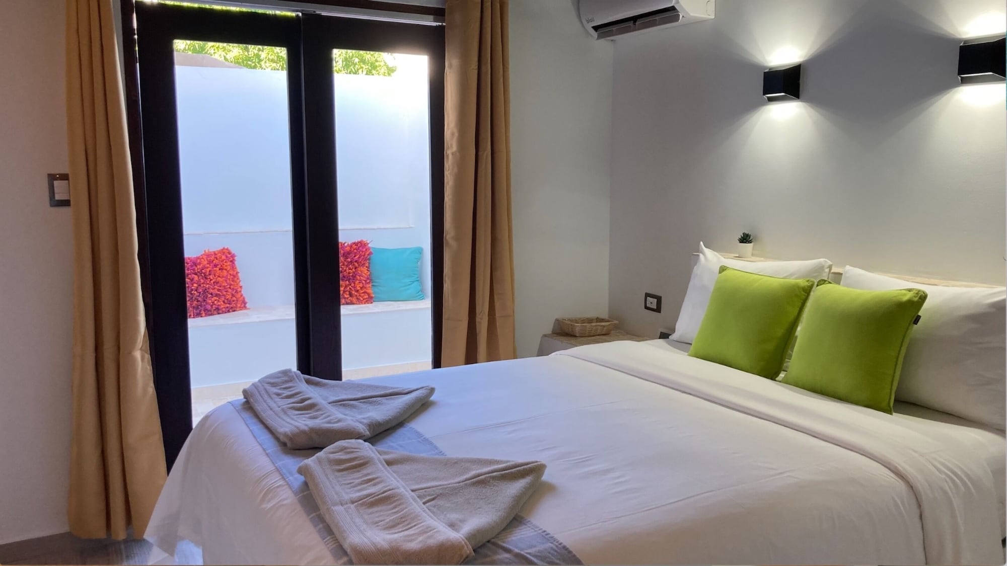 DELUXE, APARTMENT, PRIVATE BATHROOM, ACCESSIBLE