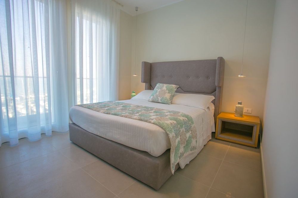 Superior, Suite, Queen Bed, Lagoon View, Sofa