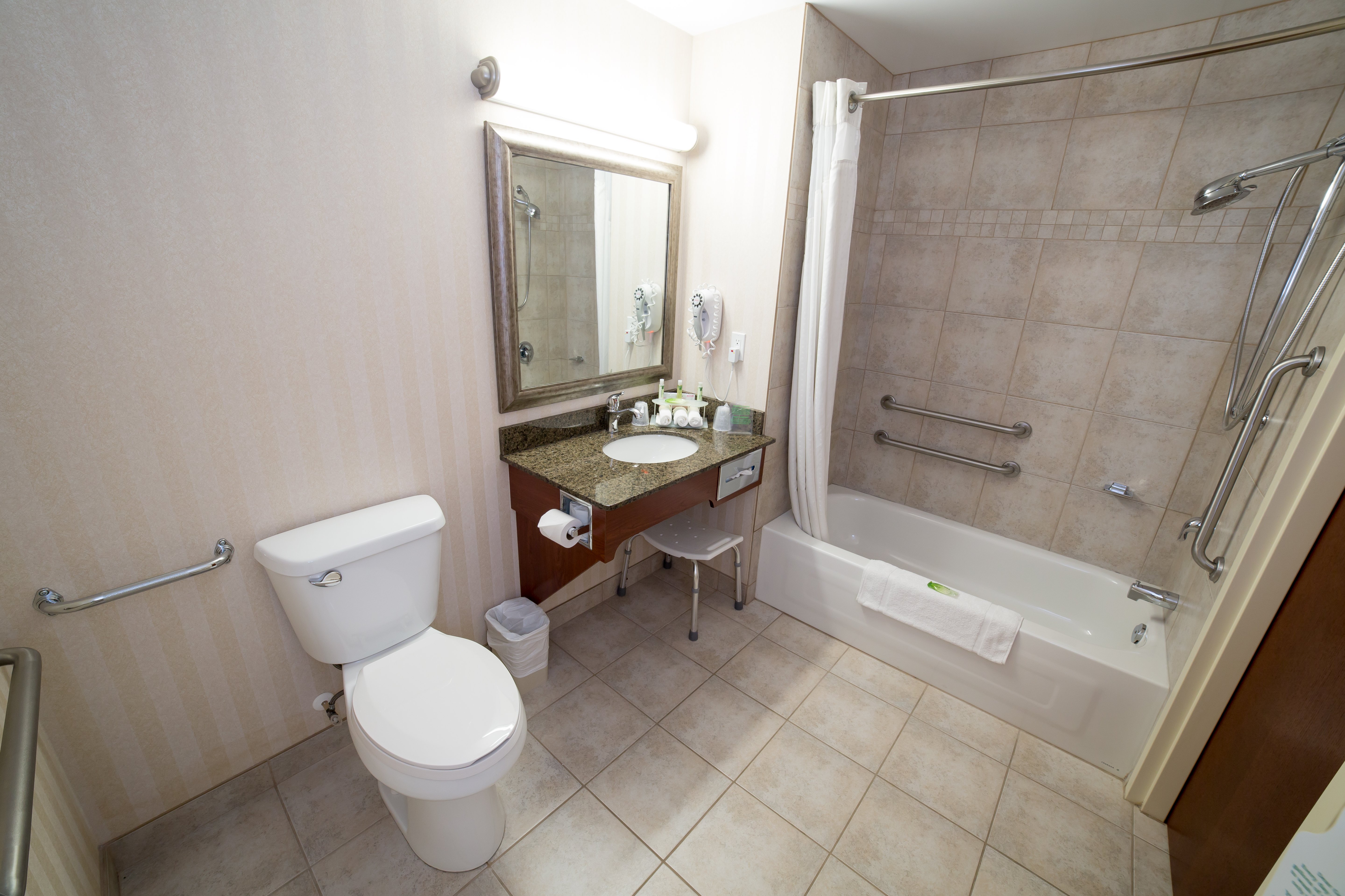 Holiday Inn Express Hotel & Suites Drayton Valley 49/50