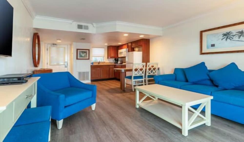 Tween Waters Inn 49/72