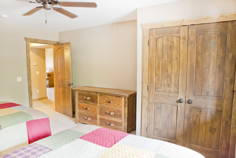 Indian Point Lodge Amp Condominiums 37/73
