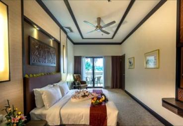 Club House, King Bed, Queen Bed