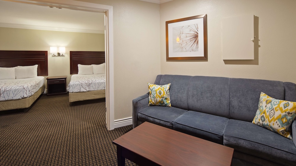 Best Western Woodland Hills Inn 27/37