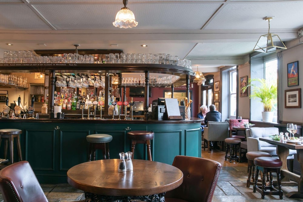 The Rose and Crown Wimbledon 32/50