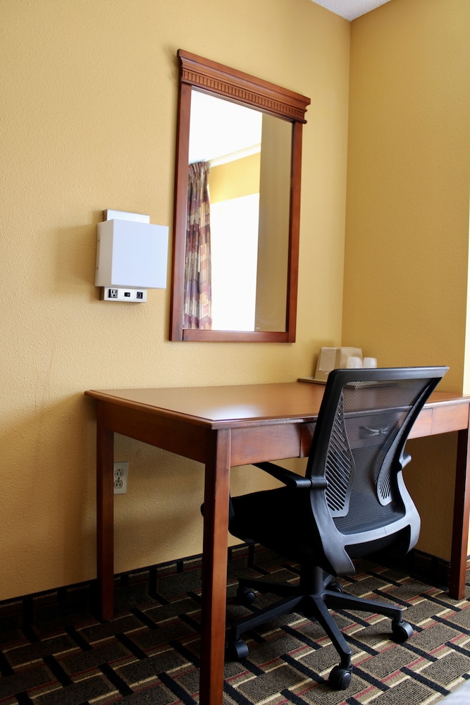 Hometown Inn Suites 42/51