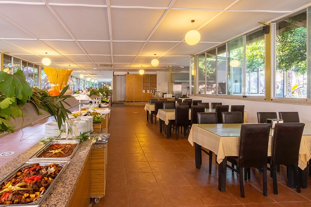 The One Club Hotel 24/50