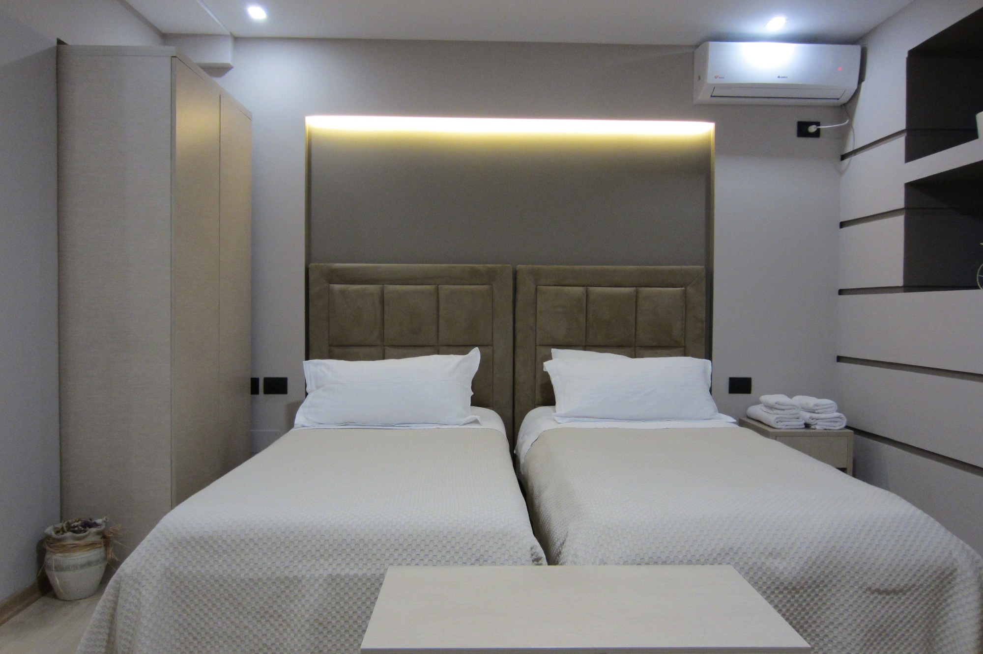 STANDARD, TWIN BEDS