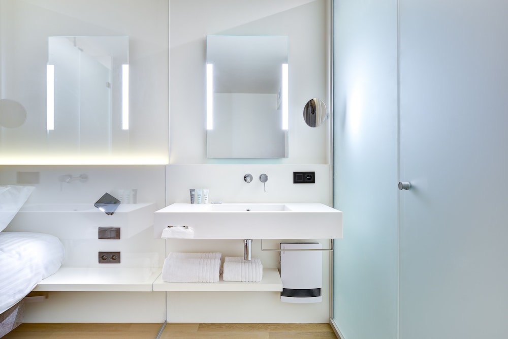R hotel experiences 57/58