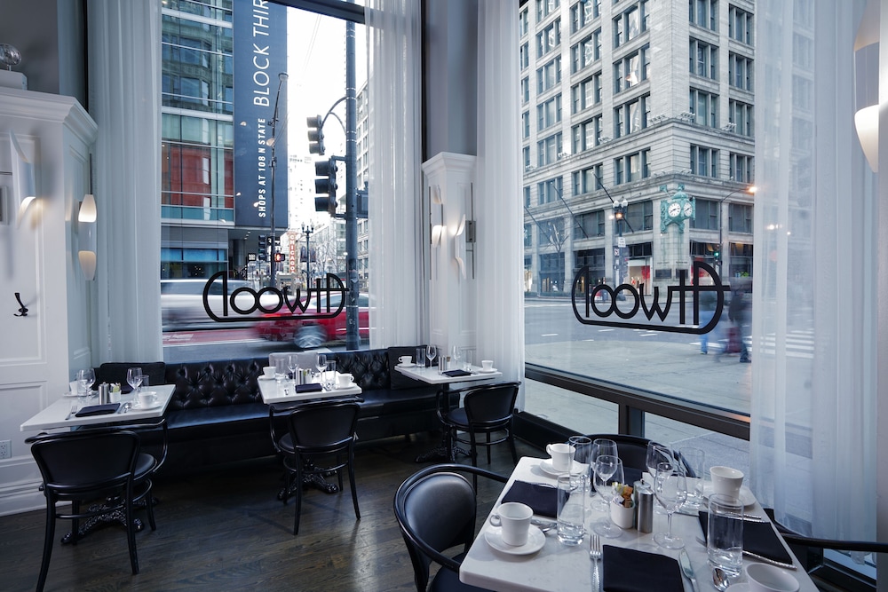 Staypineapple An Iconic Hotel The Loop Chicago 31/50