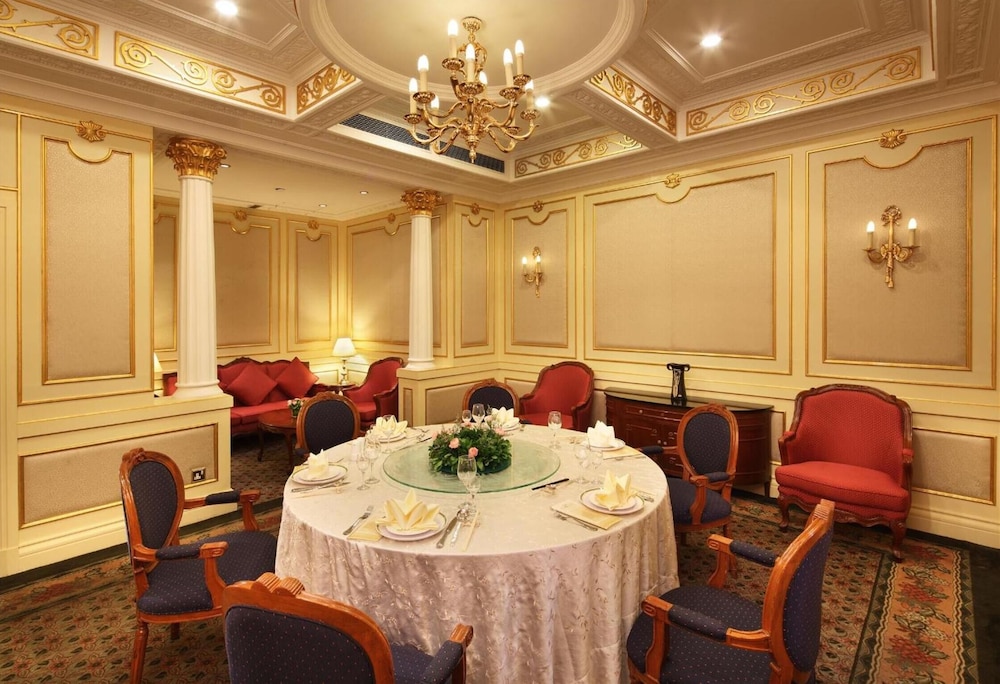 Jin Jiang Hotel 35/50