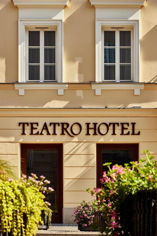 Teatro Hotel 1/50