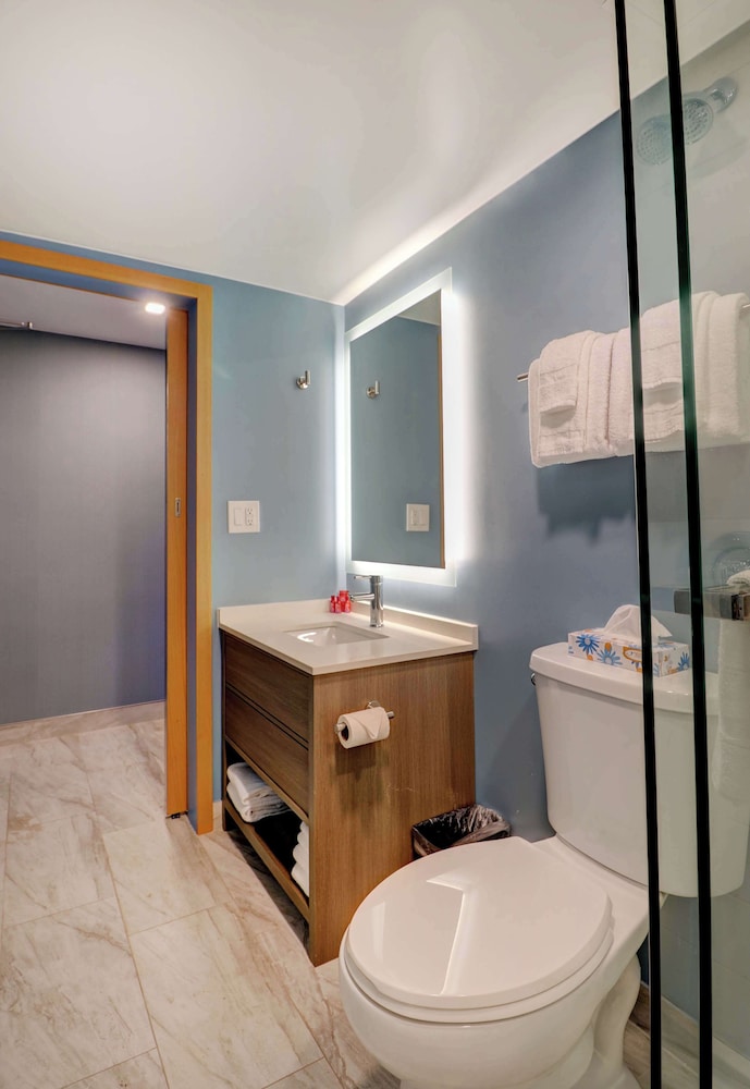 Yankee Clipper Inn, SureStay Collection by Best Western 50/50