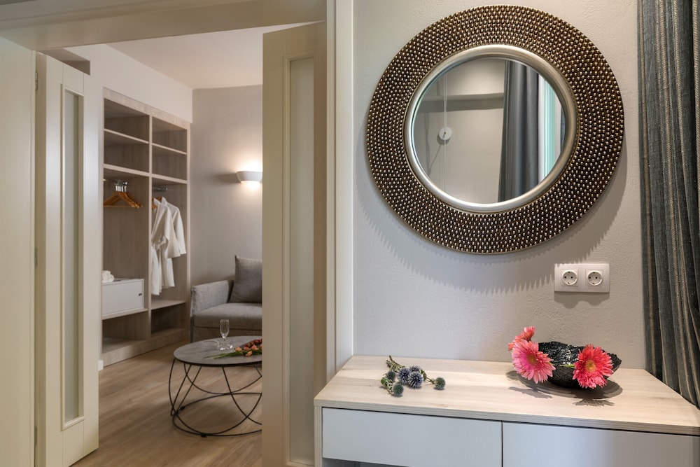 Melina Oasis Boutique Hotel 49/50
