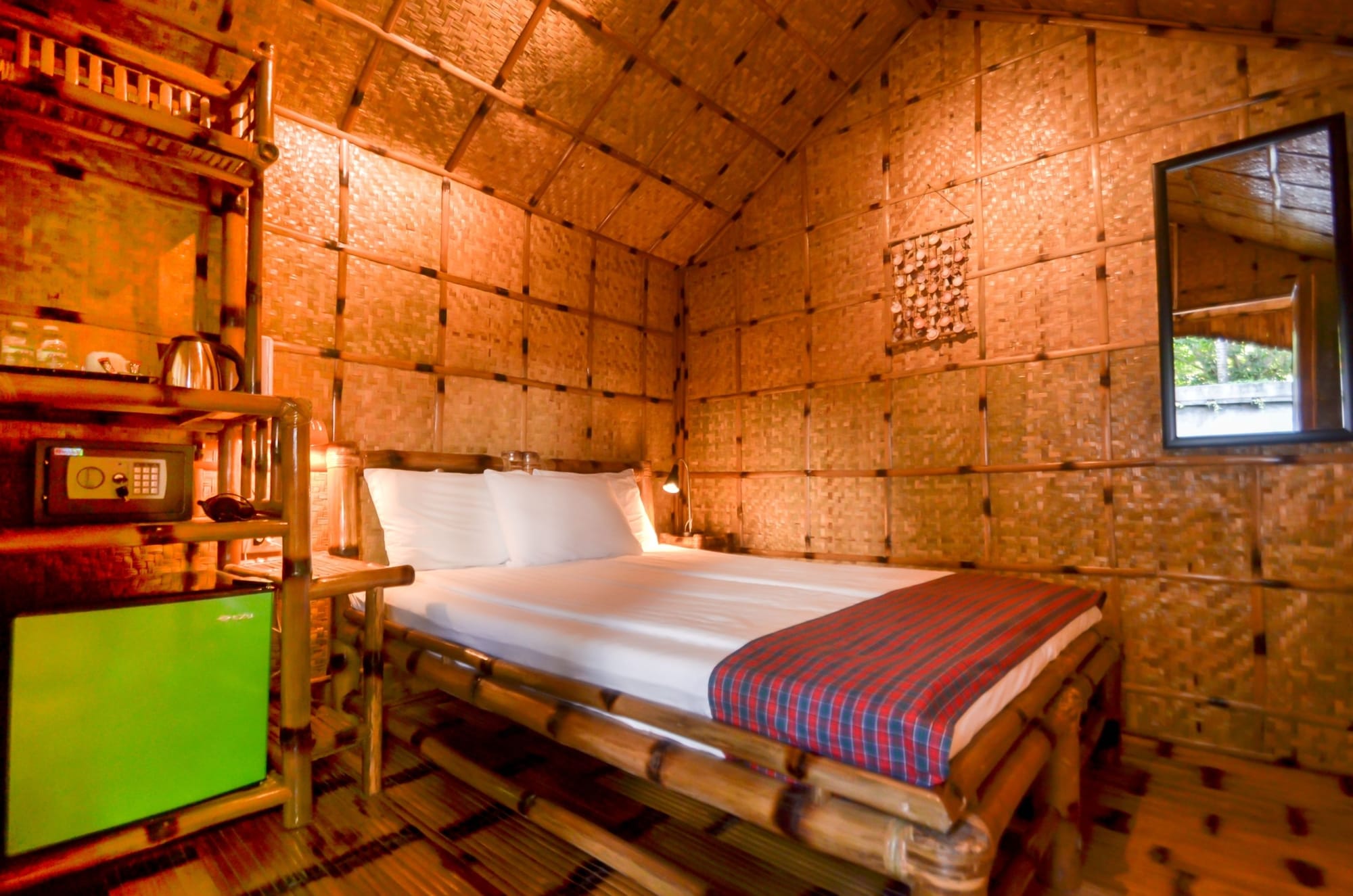 HUT, KUBO, SUITE