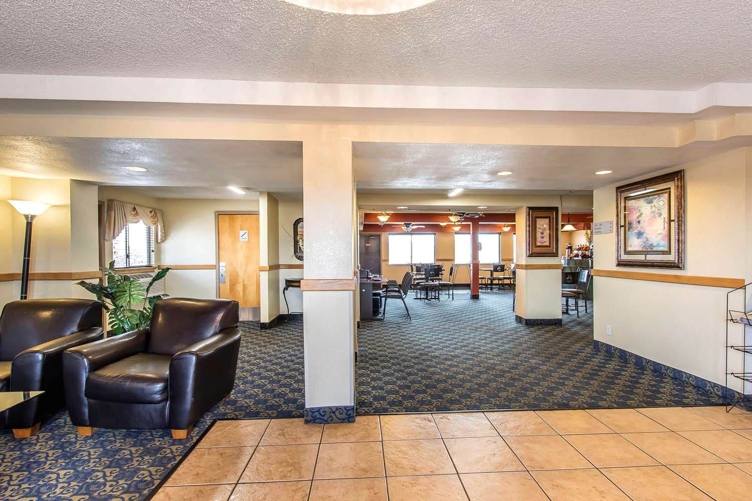 Econo Lodge Inn And Suites Clinton 3/12