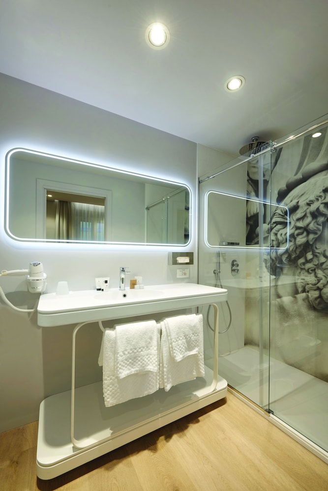 YouMe Design Place Hotel 39/43