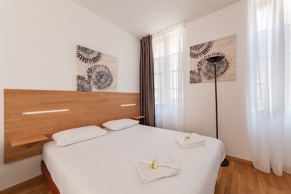 STUDIO, DOUBLE BED, SOFA