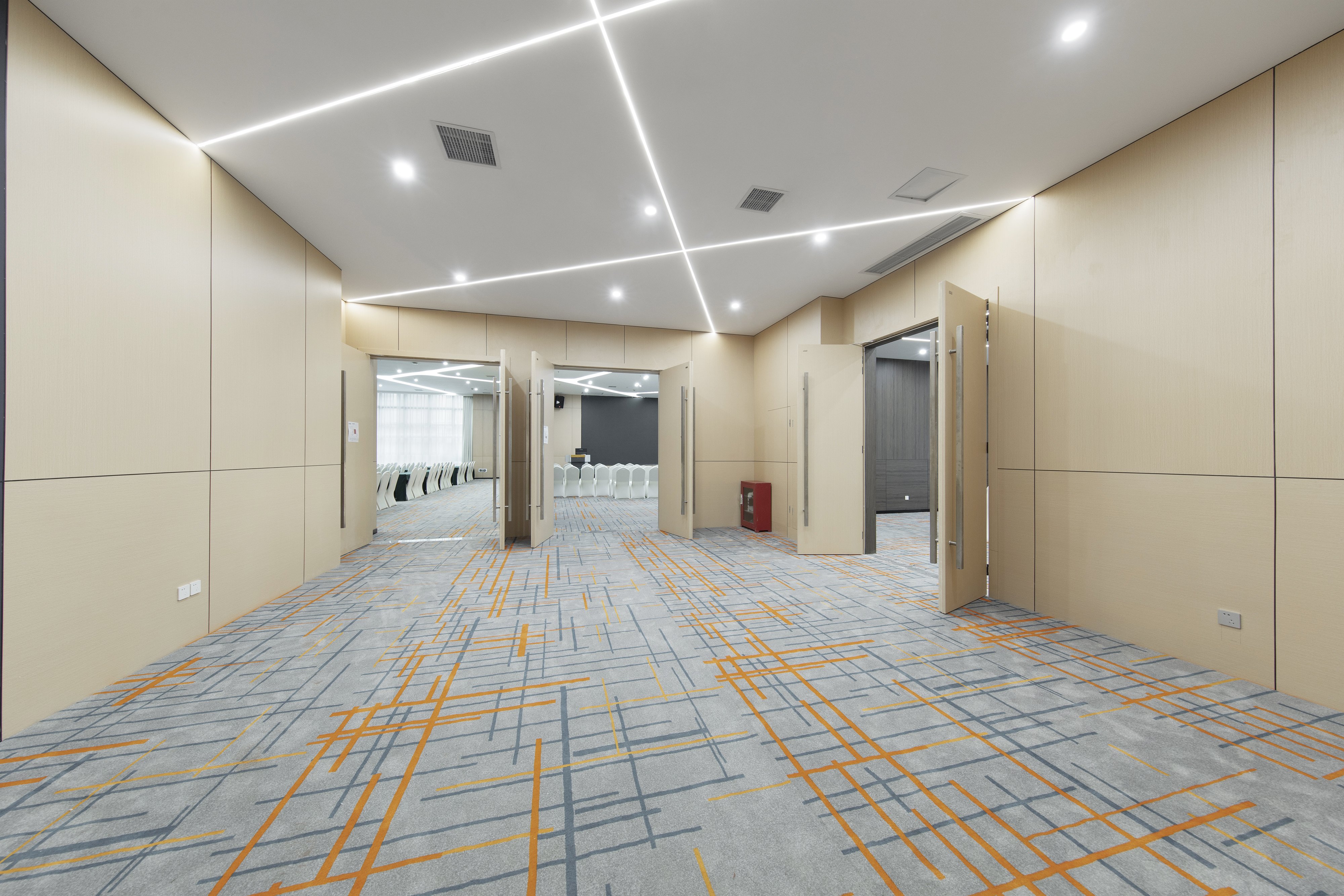 Holiday Inn Express Chongqing Guanyinqiao 30/32